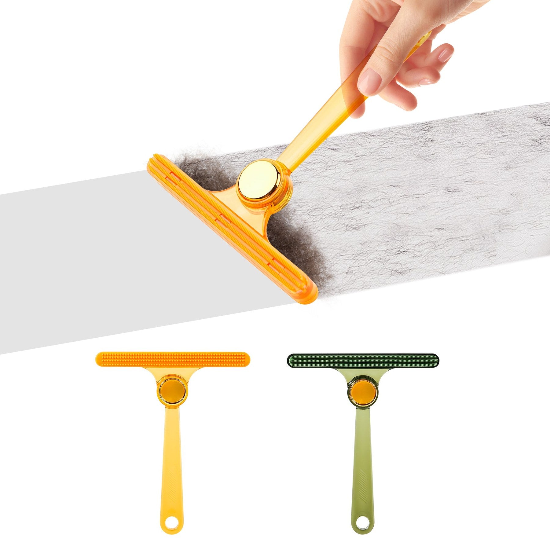 Brosse anti-poils en action sur un tissu couvert de poils d'animaux