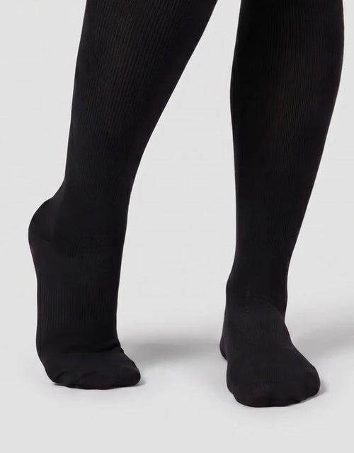 Chaussettes de compression graduée noires hauteur genou portées