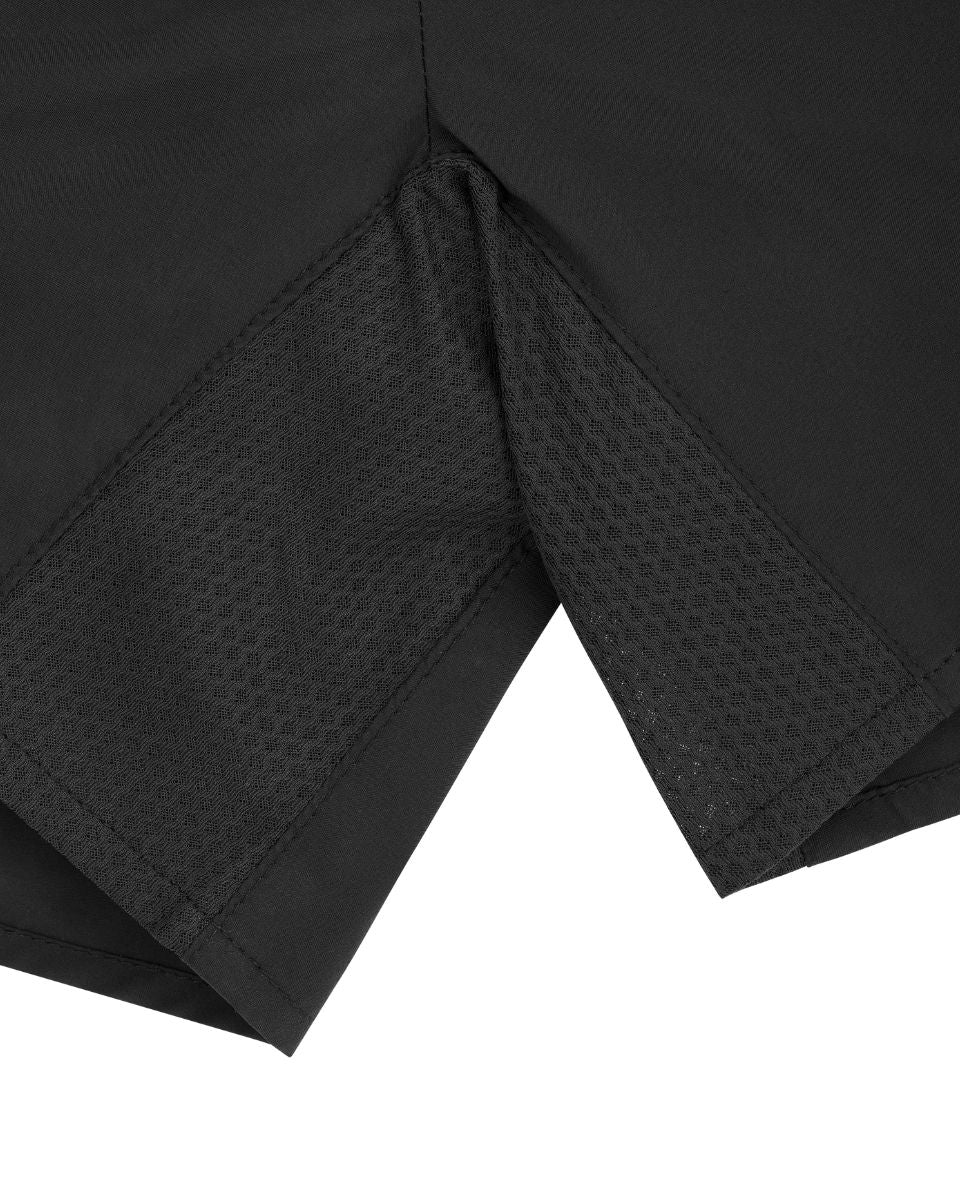Empiècement mesh et fente latérale du short de running FlashCut